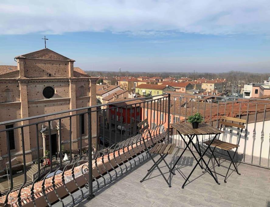 Apartmán Mansarda Con Vista In Centro A Piacenza Exteriér fotografie